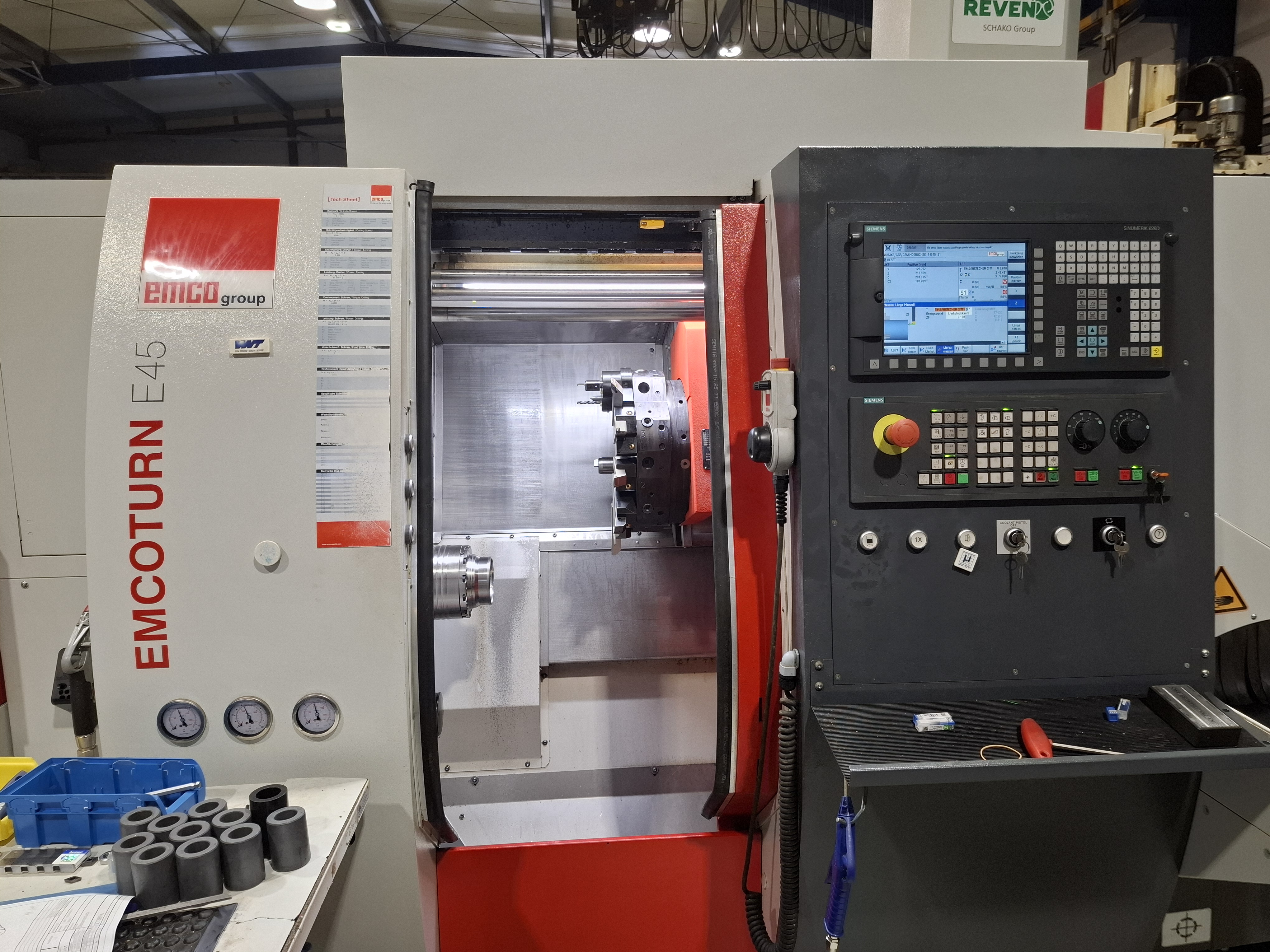 EMCO E45 mit Stangenlader SL 1200